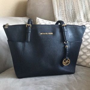 AUTHENTIC MICHAEL KORS HANDBAG